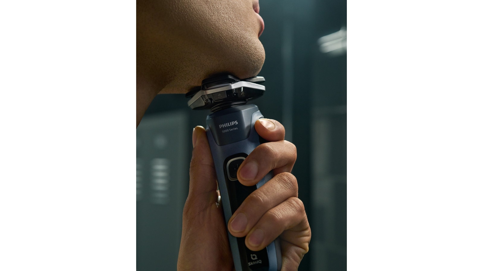 Philips Series 5000 SkinIQ Wet & Dry Electric Shaver Joyce Mayne