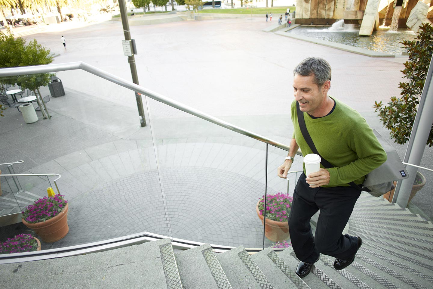 WIRELESS ACTIVITY + SLEEP TRACKER